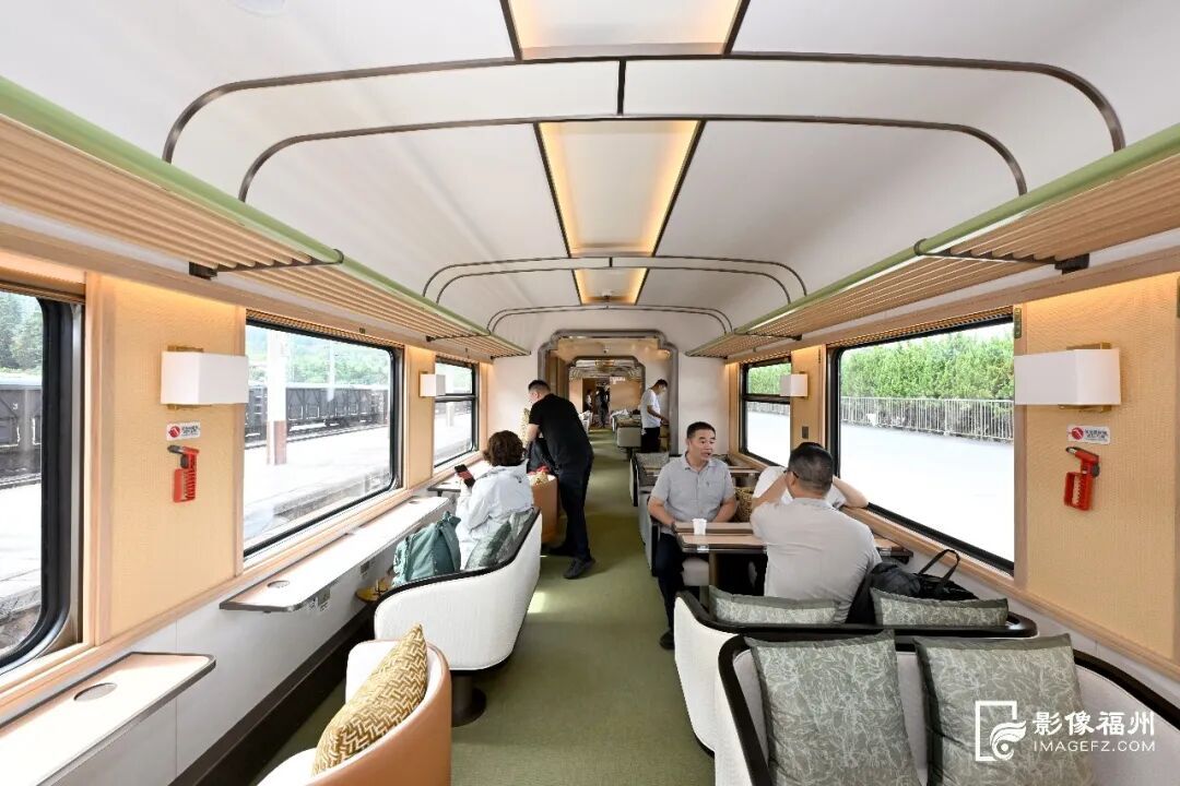 武夷山国家公园观光列车 8节车厢看闽江风景(图5) 武夷山国家公园观光列车 8节车厢看闽江风景(图5)