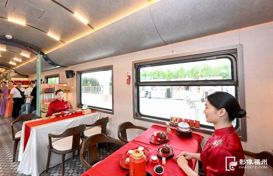 武夷山国家公园观光列车 8节车厢看闽江风景(图6) 武夷山国家公园观光列车 8节车厢看闽江风景(图6)