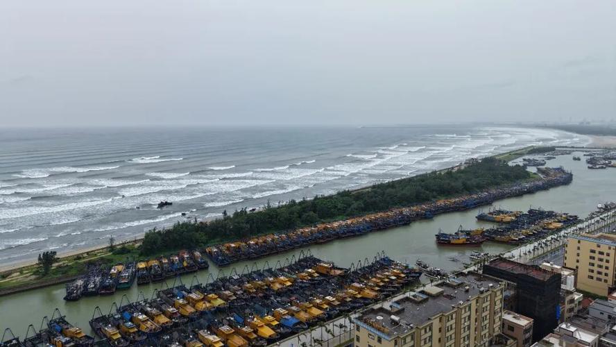 台风红霞今晚登陆广东沿海,2.3万人紧急转移,注意安全(图1) 台风红霞今晚登陆广东沿海,2.3万人紧急转移,注意安全(图1)