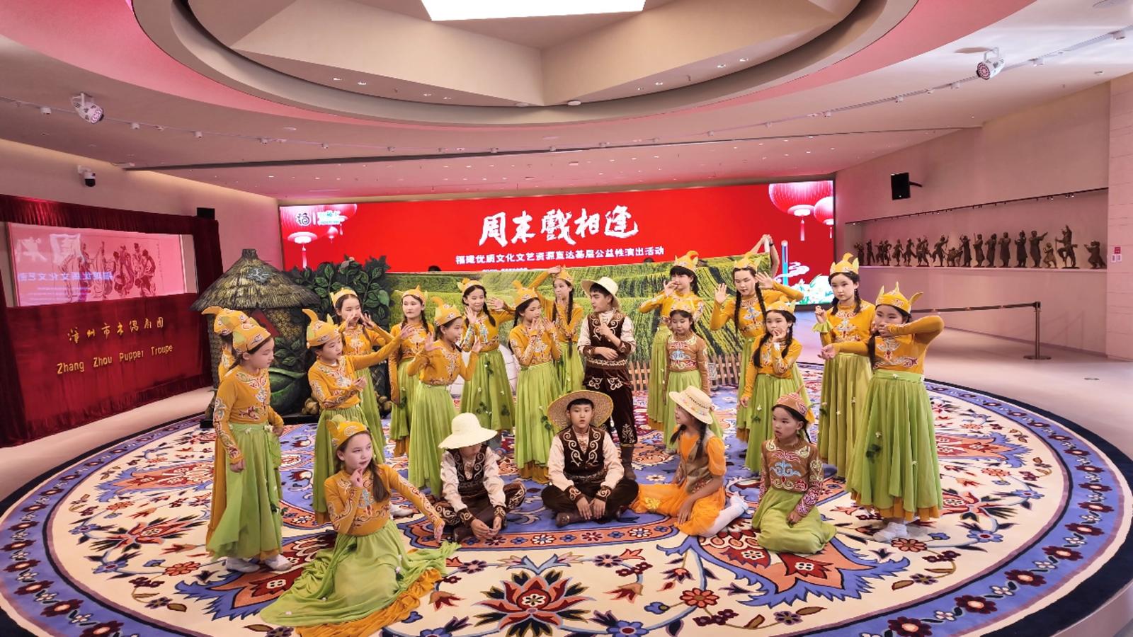 新疆非遗馆上演闽疆台文化大戏,周末戏相逢引观众热捧(图4) 新疆非遗馆上演闽疆台文化大戏,周末戏相逢引观众热捧(图4)