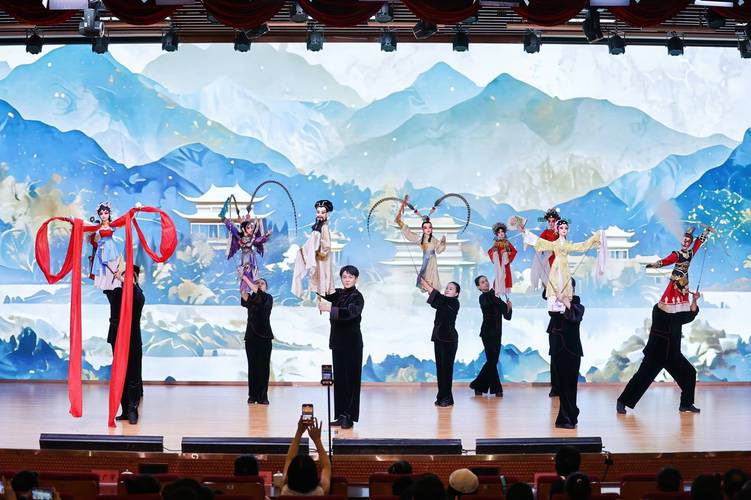 福州木偶戏亮相新疆非遗馆(图2) 福州木偶戏亮相新疆非遗馆(图2)