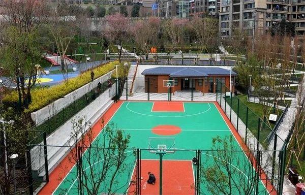 漳州荒地变篮球场夜市,城市边角料变身便民金厝边(图2) 漳州荒地变篮球场夜市,城市边角料变身便民金厝边(图2)