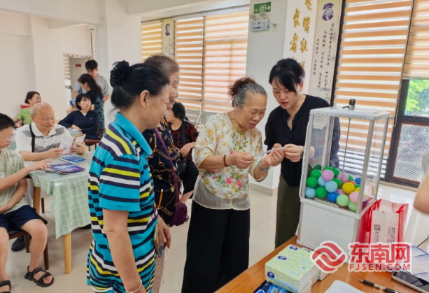 暑假网络安全进社区,老人孩子防谣言防诈骗(图2) 暑假网络安全进社区,老人孩子防谣言防诈骗(图2)