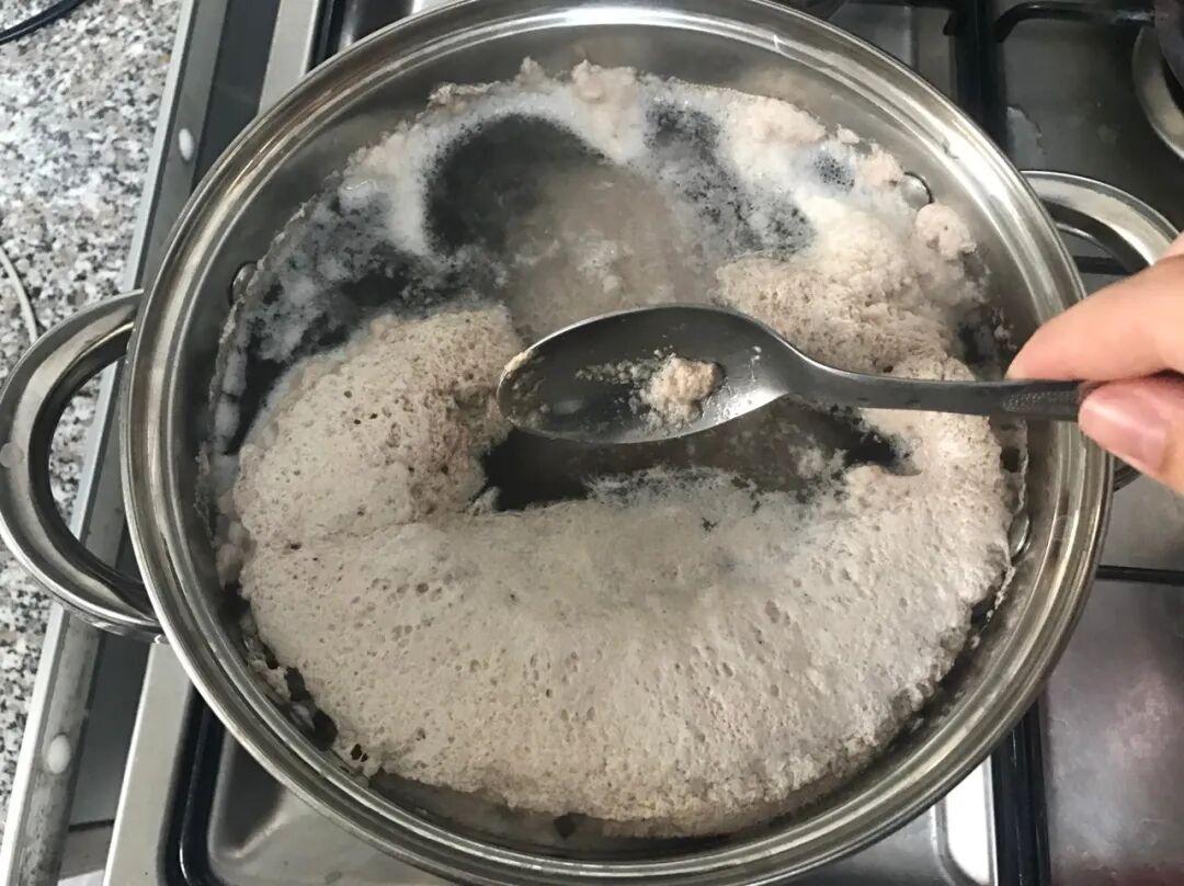 煲汤浮沫含嘌呤？别信！真正高嘌呤的是肉和汤
