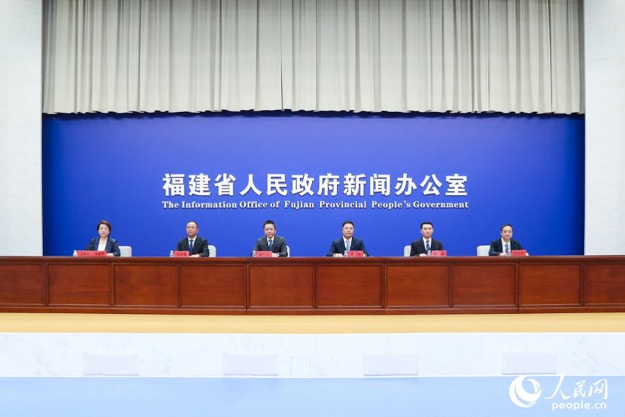 福建上半年金融数据出炉：企业贷款增长8%，存款增7.8%