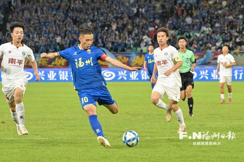 36岁老将复出夺金靴，福州足球梦不灭