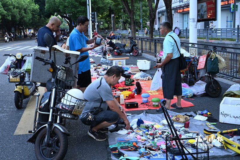 福州鬼市凌晨淘货攻略 - 金色港湾资讯网(图2) 福州鬼市凌晨淘货攻略 - 金色港湾资讯网(图2)