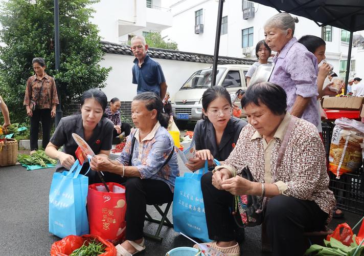圩日里的“法治便利店”:永安槐南镇探索基层治理新路径(福州经验)(图2) 圩日里的“法治便利店”:永安槐南镇探索基层治理新路径(福州经验)(图2)