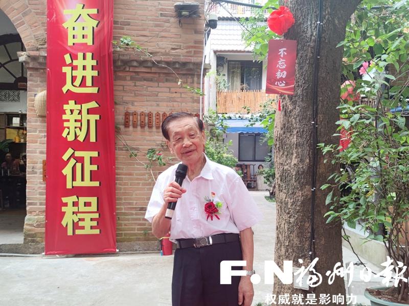 福州仓山“黑板报总编”黄以孟逝世：94岁抗美援朝老兵，19年手写4667期社区宣传栏(图2)