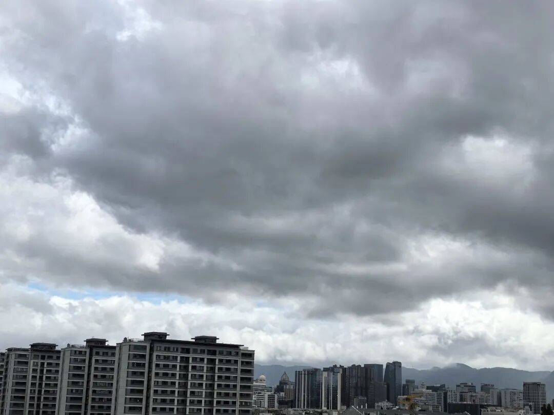 福建沿海高度关注:超强台风“白海豚”已增强至16级,路径直指华东(图5) 福建沿海高度关注:超强台风“白海豚”已增强至16级,路径直指华东(图5)