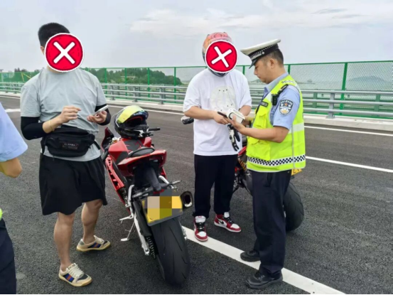 福州周边新晋网红桥引热议:莆田后海跨海大桥通车一月,违停被罚超30起(图2) 福州周边新晋网红桥引热议:莆田后海跨海大桥通车一月,违停被罚超30起(图2)