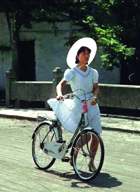 福州人眼中的防晒进化史:从闽江畔草帽到冰丝防晒衣的四十八年(图4) 福州人眼中的防晒进化史:从闽江畔草帽到冰丝防晒衣的四十八年(图4)