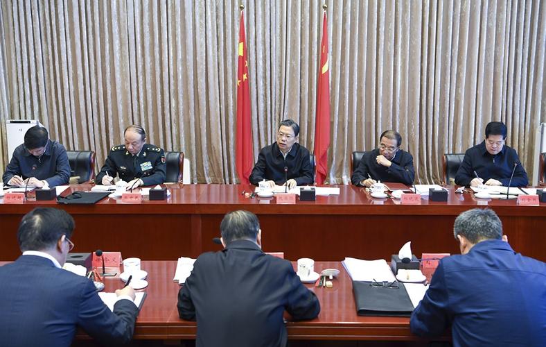 福建省委常委会学习贯彻中央政治局会议精神(图2)
