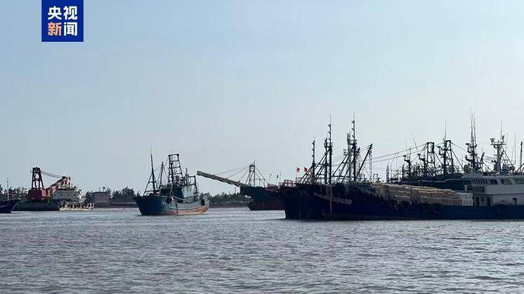 超强台风“白海豚”直逼闽浙沿海:福州及福建中北部将迎强风暴雨(图2) 超强台风“白海豚”直逼闽浙沿海:福州及福建中北部将迎强风暴雨(图2)