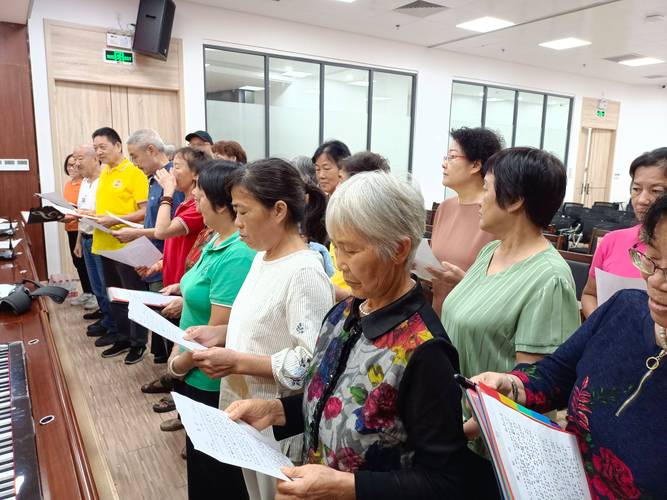 福州街头唱响百姓和声:“周末戏相逢”激活福建群众文艺新生态(图2) 福州街头唱响百姓和声:“周末戏相逢”激活福建群众文艺新生态(图2)