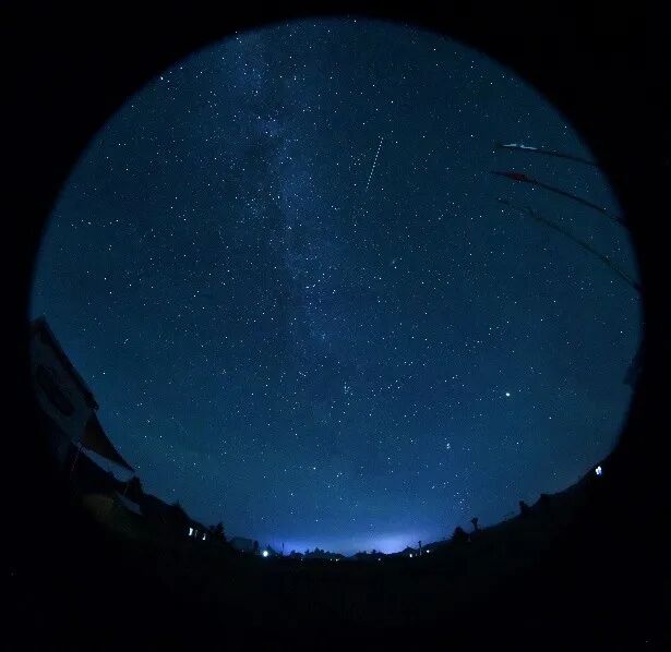2026英仙座流星雨观测指南:新月无月光,最佳时间地点全攻略(图2) 2026英仙座流星雨观测指南:新月无月光,最佳时间地点全攻略(图2)