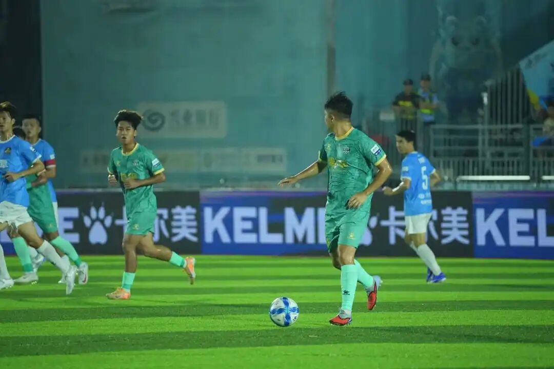 闽超第十二轮激战落幕:福州主场逆转龙岩,厦门力克莆田(图5) 闽超第十二轮激战落幕:福州主场逆转龙岩,厦门力克莆田(图5)