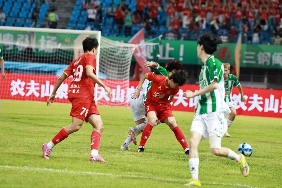 闽超第十二轮激战落幕:福州主场逆转龙岩,厦门力克莆田(图7) 闽超第十二轮激战落幕:福州主场逆转龙岩,厦门力克莆田(图7)