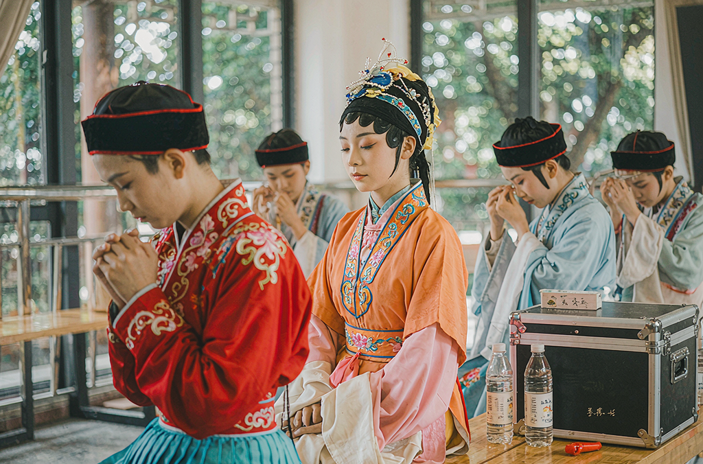福州闽剧如何吸引二十岁出头的年轻人?福建非遗活态传承的务实探索(图2) 福州闽剧如何吸引二十岁出头的年轻人?福建非遗活态传承的务实探索(图2)