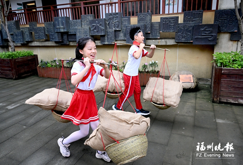 2026年首批20后小学生开学，红色故事和趣味活动迎新(图2)