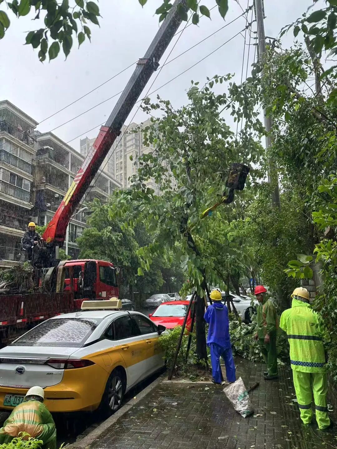福州晋安防汛防台风:抢险排涝、疏通道路,全力保障安全(图4) 福州晋安防汛防台风:抢险排涝、疏通道路,全力保障安全(图4)