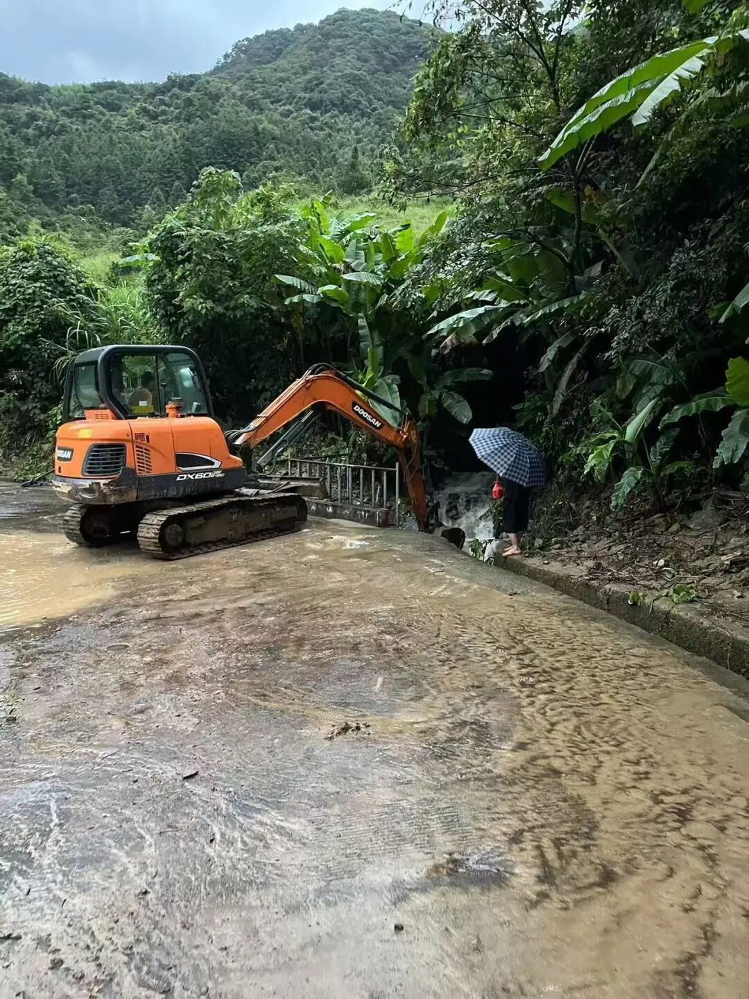福州晋安防汛防台风:抢险排涝、疏通道路,全力保障安全(图35) 福州晋安防汛防台风:抢险排涝、疏通道路,全力保障安全(图35)