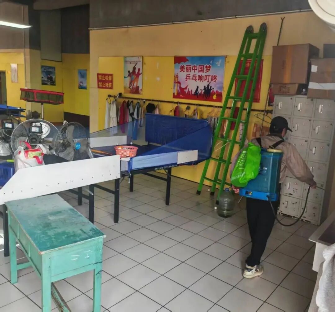 台风后福州大扫除:志愿者清理家园,恢复整洁环境(图9) 台风后福州大扫除:志愿者清理家园,恢复整洁环境(图9)