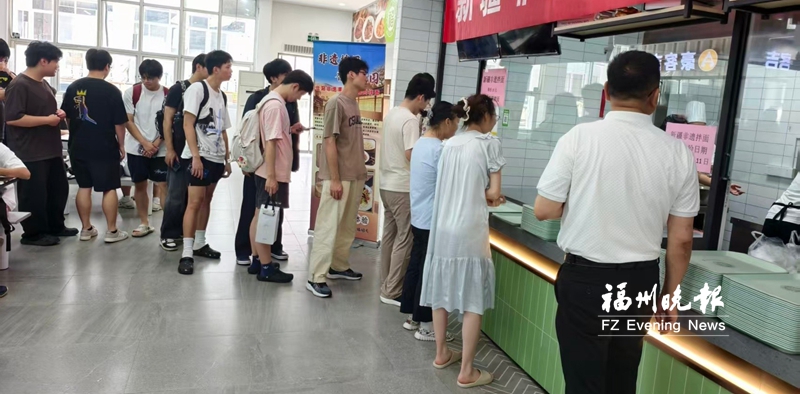 大学食堂新疆过油肉拌面火爆,师生直呼太好吃想长期供应(图1) 大学食堂新疆过油肉拌面火爆,师生直呼太好吃想长期供应(图1)