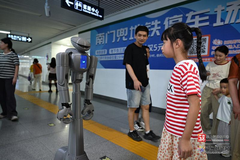 福州地铁上线智慧机器人，带娃看跳舞、问路超方便(图2)