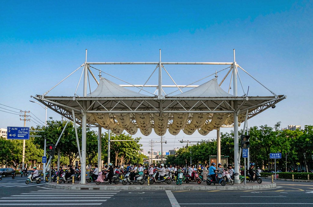 福州路口遮阳棚增至17处,这5个路口刚刚完工(图1) 福州路口遮阳棚增至17处,这5个路口刚刚完工(图1)