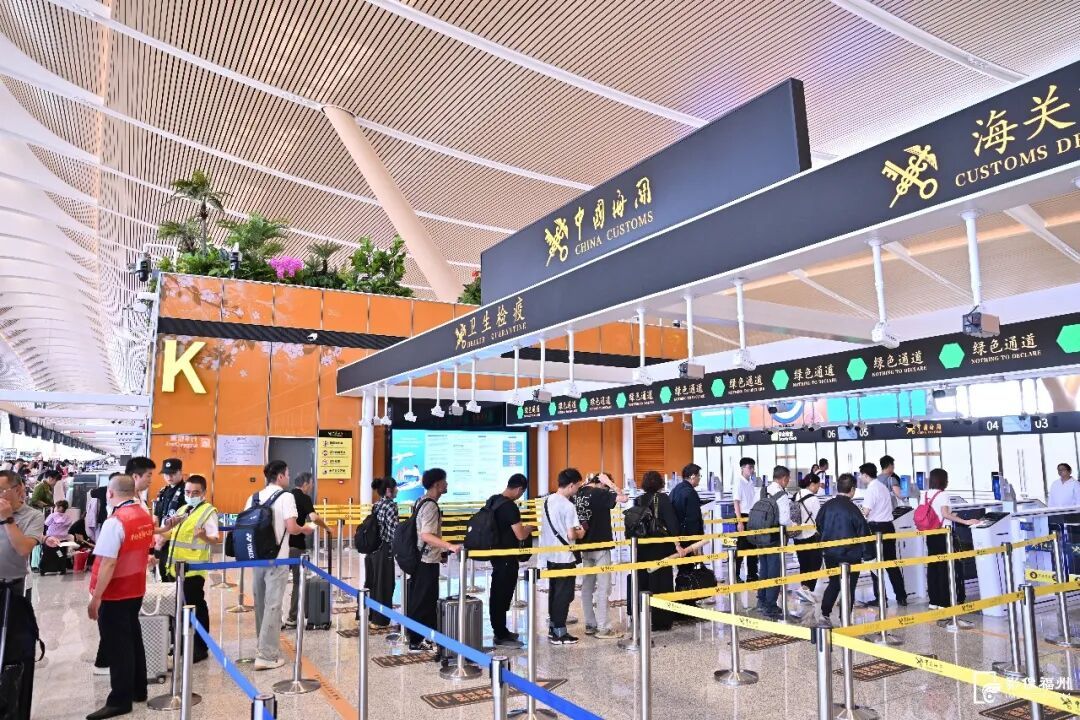福州长乐机场T2航站楼今日投入用 通关快不用重复搬箱(图2) 福州长乐机场T2航站楼今日投入用 通关快不用重复搬箱(图2)