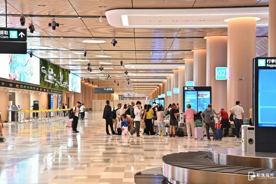 福州长乐机场T2航站楼今日投入用 通关快不用重复搬箱(图6) 福州长乐机场T2航站楼今日投入用 通关快不用重复搬箱(图6)