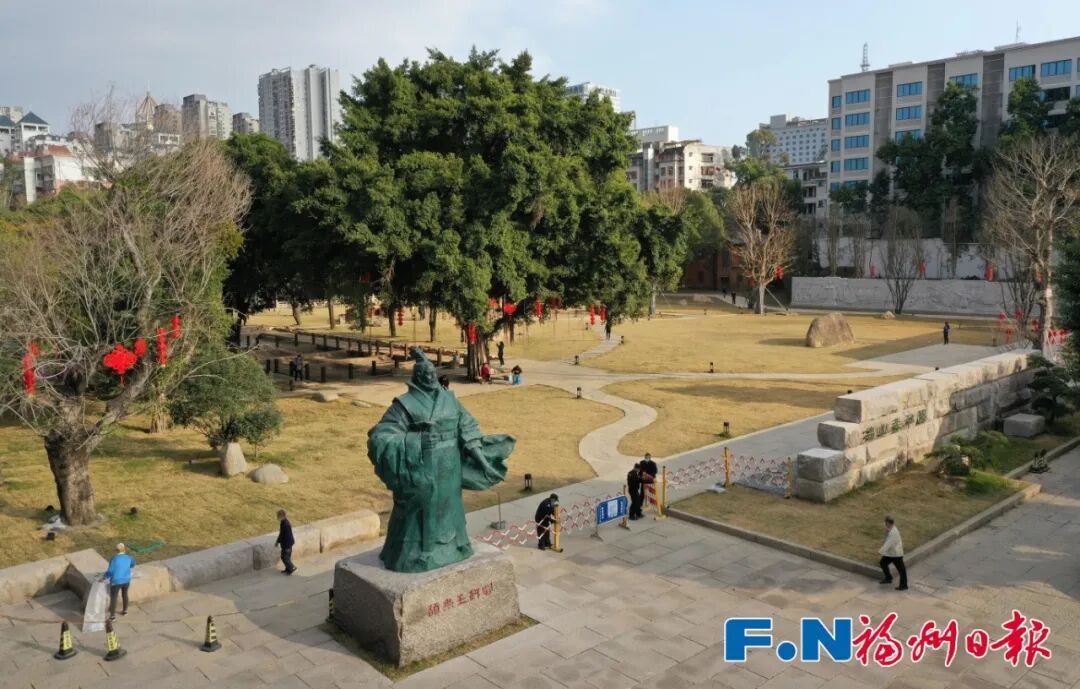 福州长乐机场T2新投运 全息冰屏电梯展闽地先贤成打卡亮点(图4) 福州长乐机场T2新投运 全息冰屏电梯展闽地先贤成打卡亮点(图4)