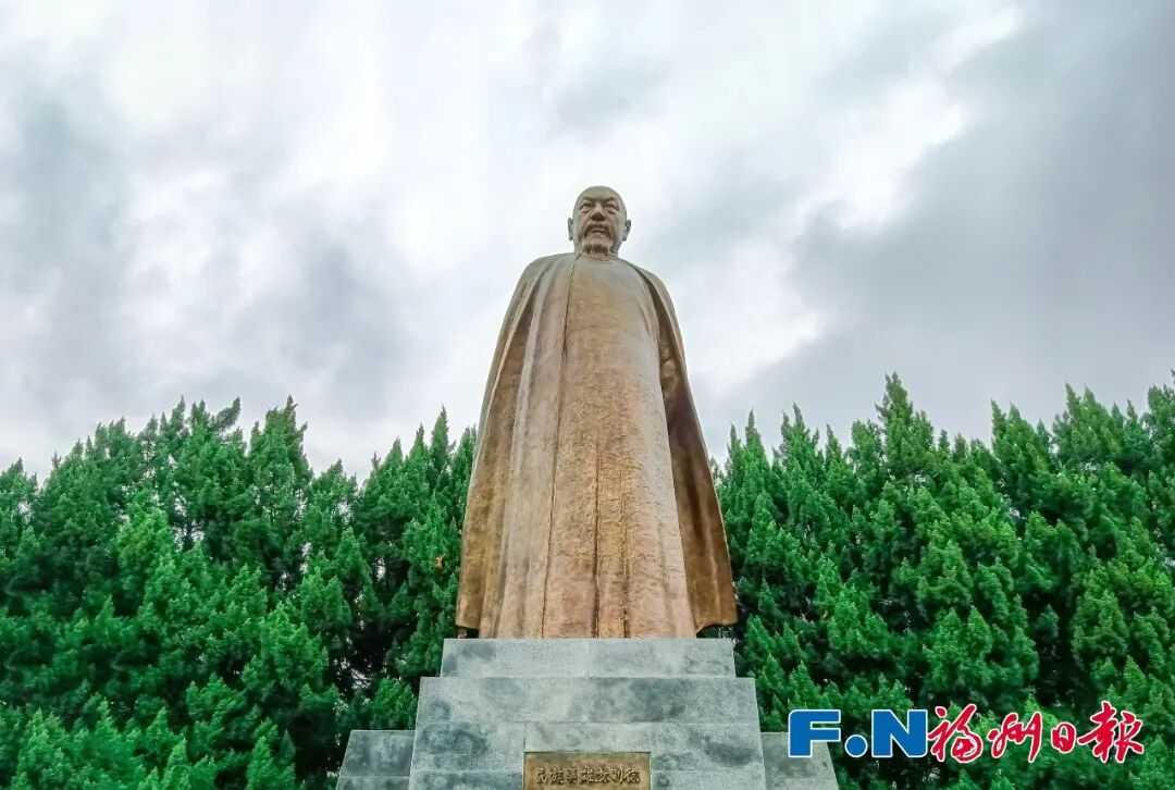 福州长乐机场T2新投运 全息冰屏电梯展闽地先贤成打卡亮点(图8) 福州长乐机场T2新投运 全息冰屏电梯展闽地先贤成打卡亮点(图8)