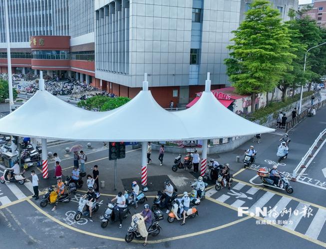 福州路口遮阳棚咋选?看市民呼声与硬杠杠标准(图1) 福州路口遮阳棚咋选?看市民呼声与硬杠杠标准(图1)