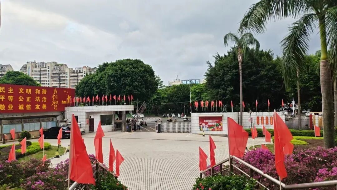 晋安国庆中国红哪里看?商圈街道公园全换上盛装(图1) 晋安国庆中国红哪里看?商圈街道公园全换上盛装(图1)