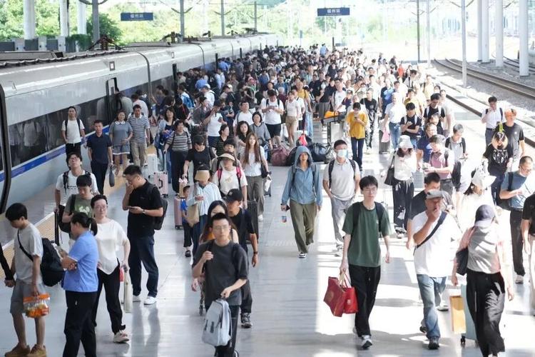 中秋坐火车注意!南昌局福州厦门加开154列,旅游计次票太实用(图2) 中秋坐火车注意!南昌局福州厦门加开154列,旅游计次票太实用(图2)