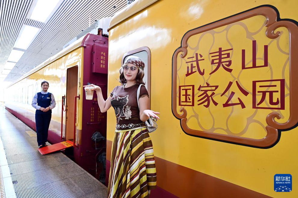 国庆坐特色火车!武夷山主题列车,福州上饶直达体验(图8) 国庆坐特色火车!武夷山主题列车,福州上饶直达体验(图8)