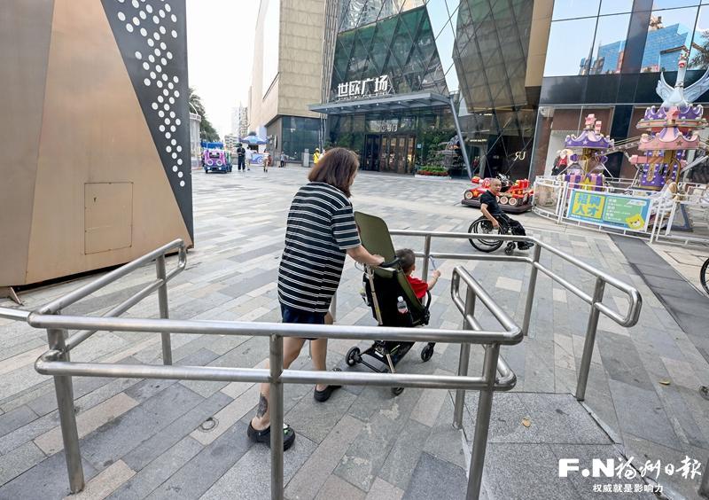 福州商场无障碍大升级:轮椅婴儿车通行更顺畅(图1) 福州商场无障碍大升级:轮椅婴儿车通行更顺畅(图1)
