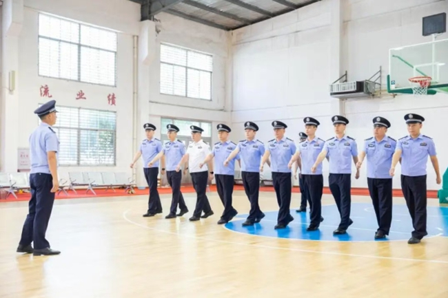晋江公安内务条令月落实三个一,集中学习训练锻造铁军作风(图2) 晋江公安内务条令月落实三个一,集中学习训练锻造铁军作风(图2)