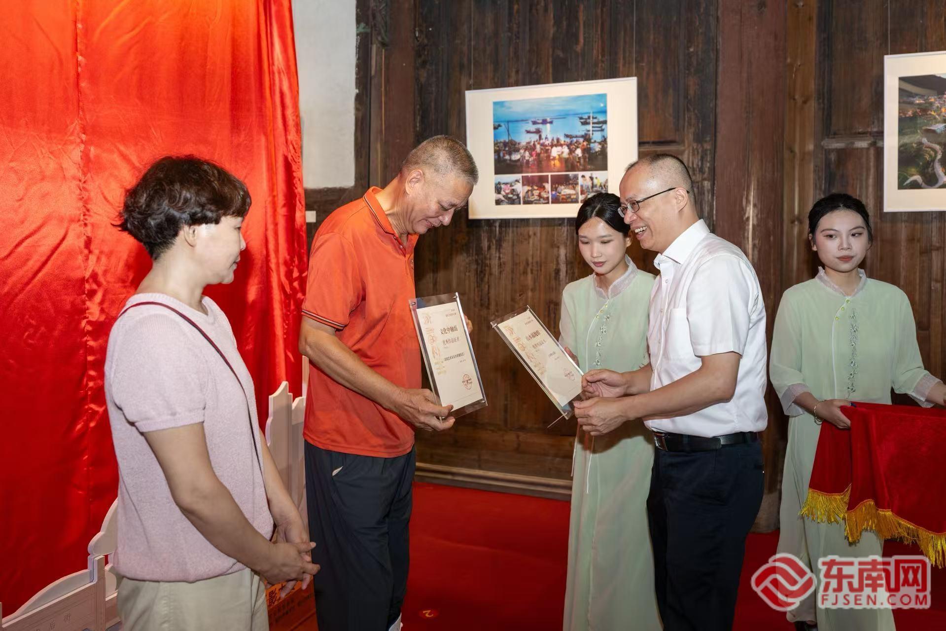 福州摄影大赛佳作展开幕,80幅作品展出至10月18日(图2) 福州摄影大赛佳作展开幕,80幅作品展出至10月18日(图2)