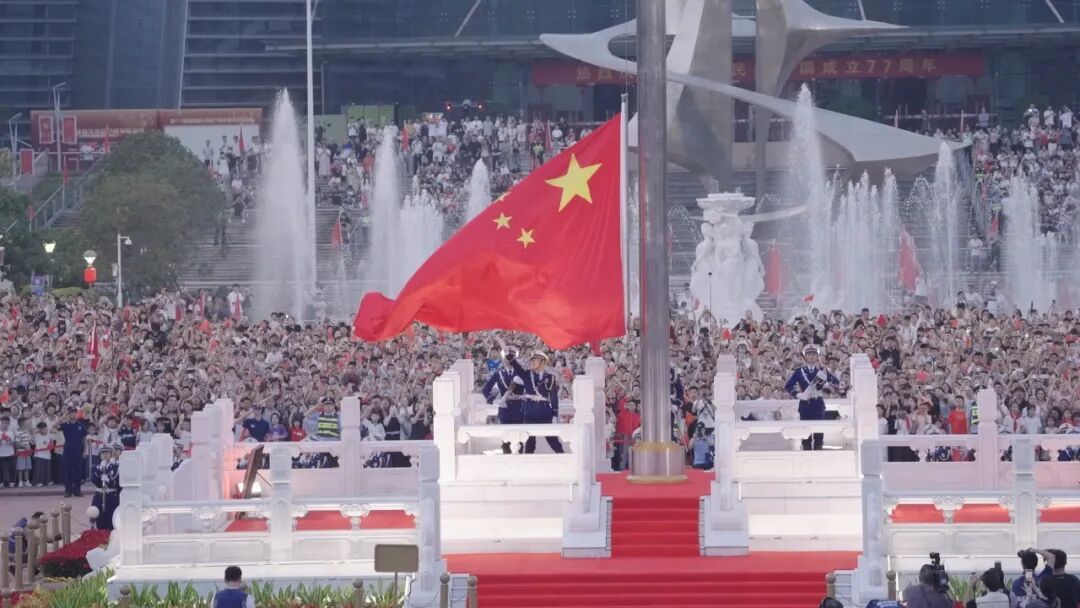 福州五一广场升旗仪式直播,国庆77周年看五星红旗冉冉升起(图2) 福州五一广场升旗仪式直播,国庆77周年看五星红旗冉冉升起(图2)