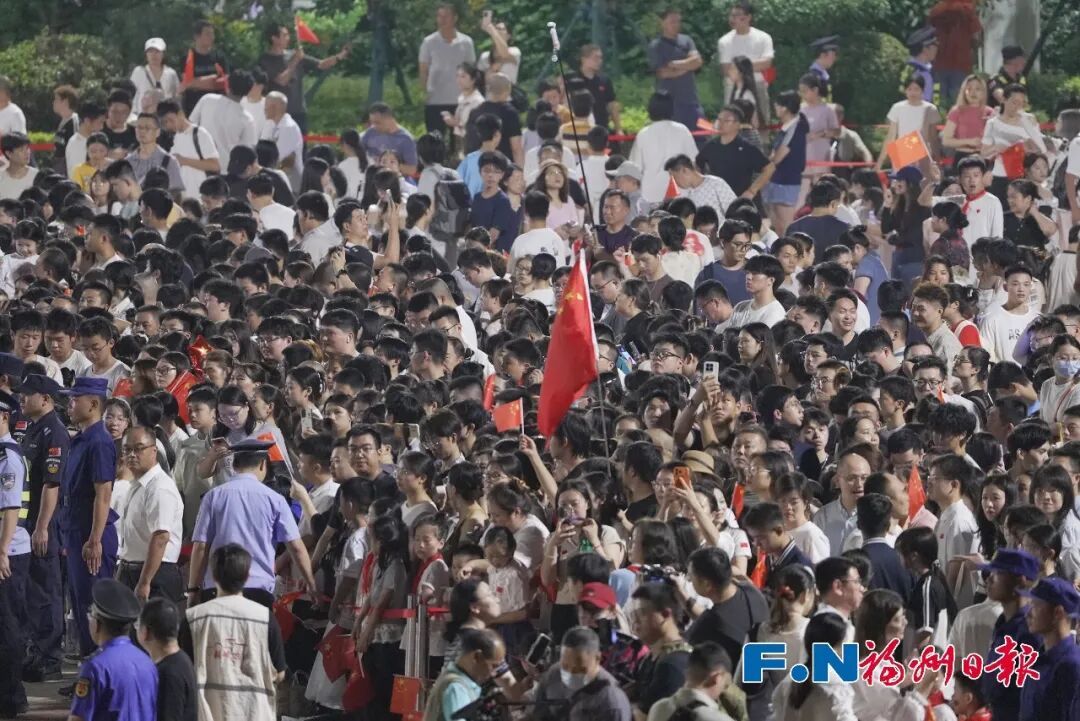 福州五一广场升旗仪式直播,国庆77周年看五星红旗冉冉升起(图14) 福州五一广场升旗仪式直播,国庆77周年看五星红旗冉冉升起(图14)