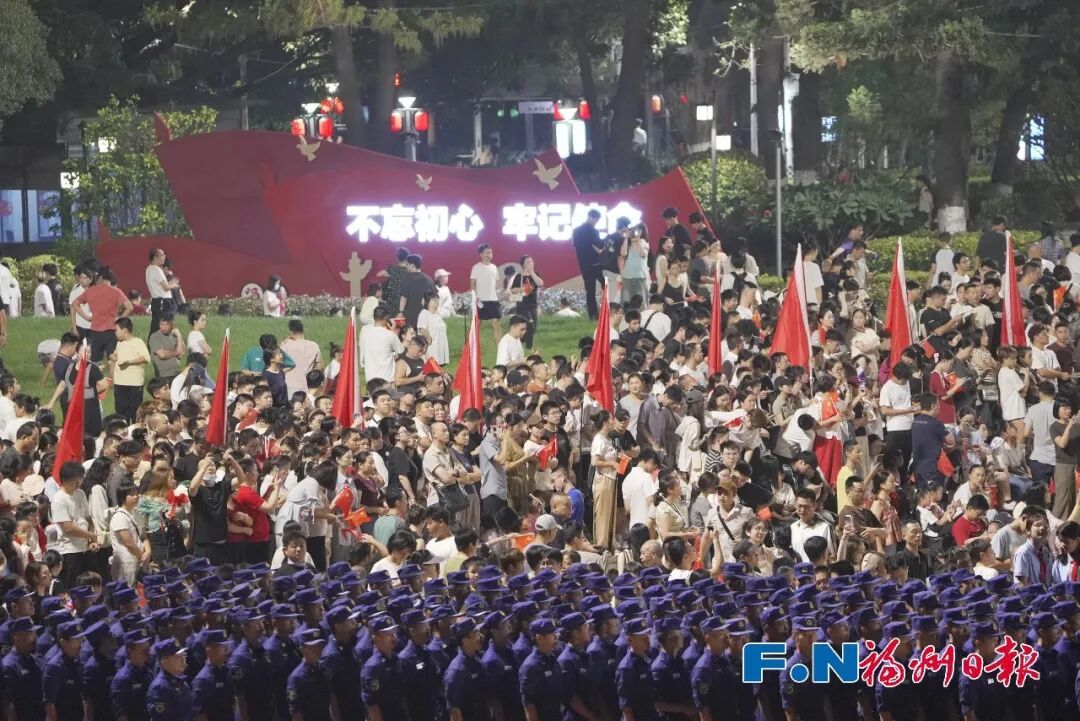 福州五一广场升旗仪式直播,国庆77周年看五星红旗冉冉升起(图15) 福州五一广场升旗仪式直播,国庆77周年看五星红旗冉冉升起(图15)