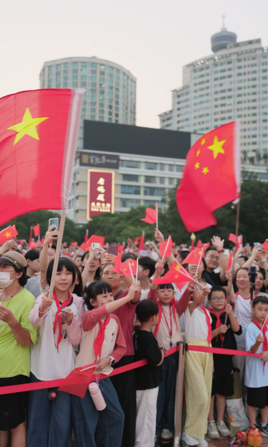 福州五一广场升旗仪式直播,国庆77周年看五星红旗冉冉升起(图7) 福州五一广场升旗仪式直播,国庆77周年看五星红旗冉冉升起(图7)