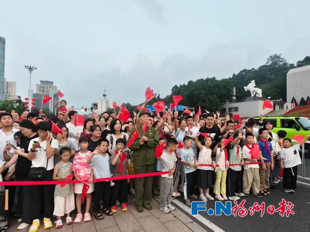 福州五一广场升旗仪式直播,国庆77周年看五星红旗冉冉升起(图9) 福州五一广场升旗仪式直播,国庆77周年看五星红旗冉冉升起(图9)