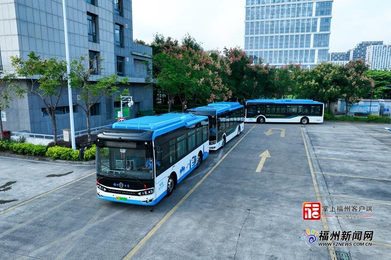 福州公交大升级50条线路换新车全低地板老人上车方便(图1) 福州公交大升级50条线路换新车全低地板老人上车方便(图1)