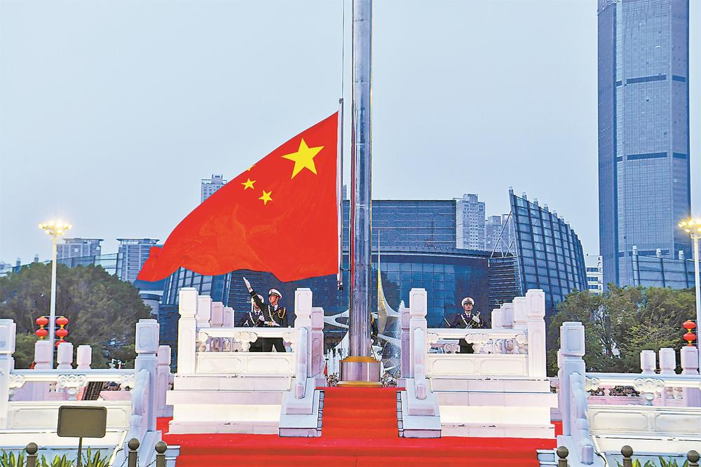 福州五一广场国庆升旗震撼现场，仪式感满满值得打卡(图2)