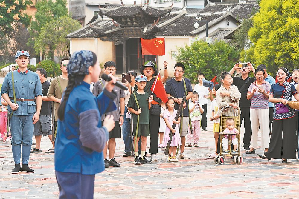 国庆怎么过?福建多地升国旗红歌快闪活动精彩不断,一起打卡(图5) 国庆怎么过?福建多地升国旗红歌快闪活动精彩不断,一起打卡(图5)