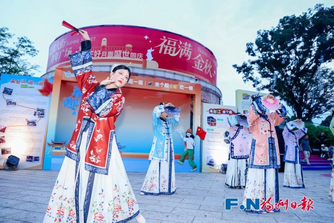 福州国庆哪里热闹?五一广场看升旗,全城红旗飘扬(图23) 福州国庆哪里热闹?五一广场看升旗,全城红旗飘扬(图23)
